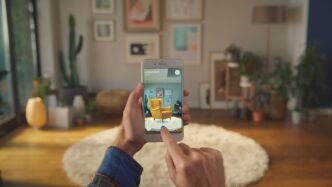 Ikea Place, una de las primeras apps de realidad virtual en retail, permite ver cómo quedan los muebles en la estancia que el usuario desee