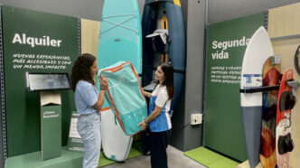 Decathlon ha activado un servicio de alquiler de equipos acuáticos. DECATHLON