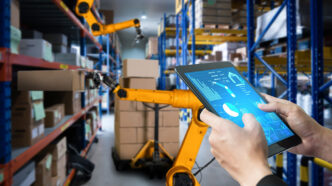 Sistema de almacén de un retail automatizado y controlado a través de una persona con una tablet