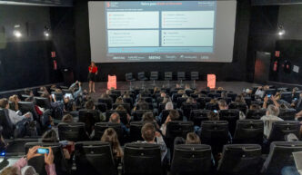 Isabel Jiménez presentando el Estudio de la Inversión en Retail Media en España realizado por The New Retail