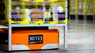 Robot de Amazon funcionando en sus instalaciones