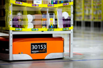 Robot de Amazon funcionando en sus instalaciones
