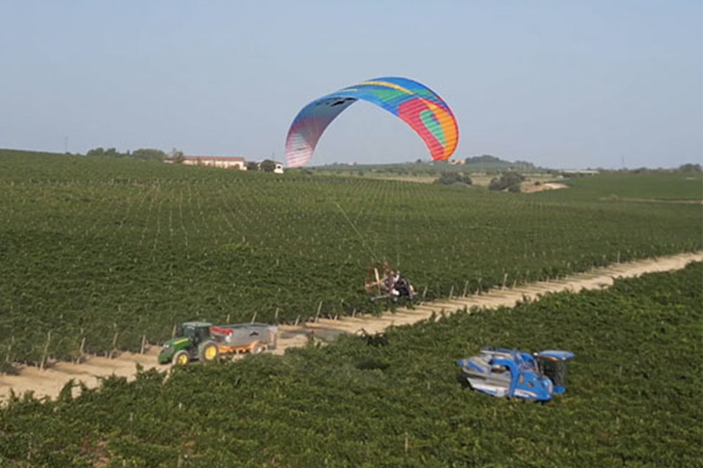 Bodegas Sommos propone en su web un vuelo sobre viñedos. BODEGAS SOMMOS