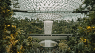 Cataratas impresionantes en el Aeropuerto Internacional Changi