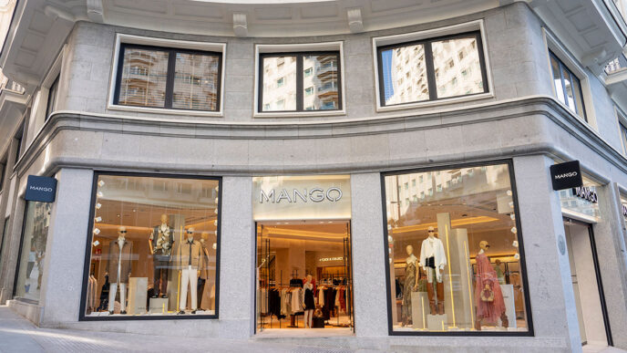 Flagship de Mango en la Plaza de España de Madrid. MANGO