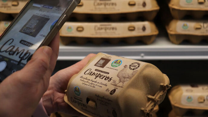 Tecnología blockchain en los huevos camperos de Alcampo. ALCAMPO