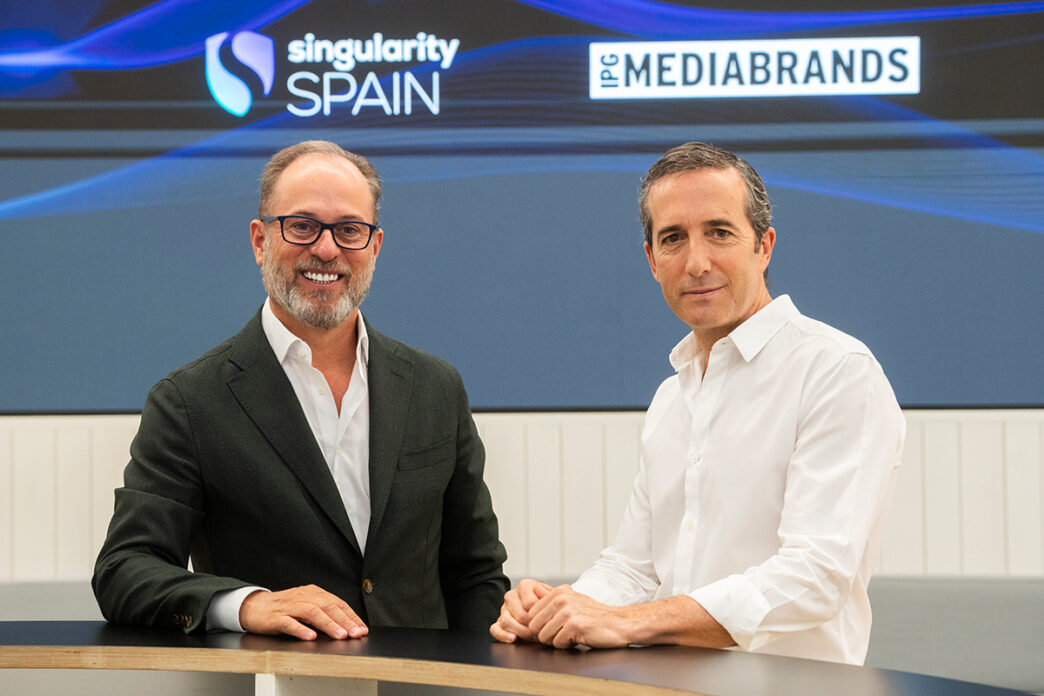 David Colomer, CEO de IPG Mediabrands, junto a Gonzalo Ortiz, fundador de Singularity Spain