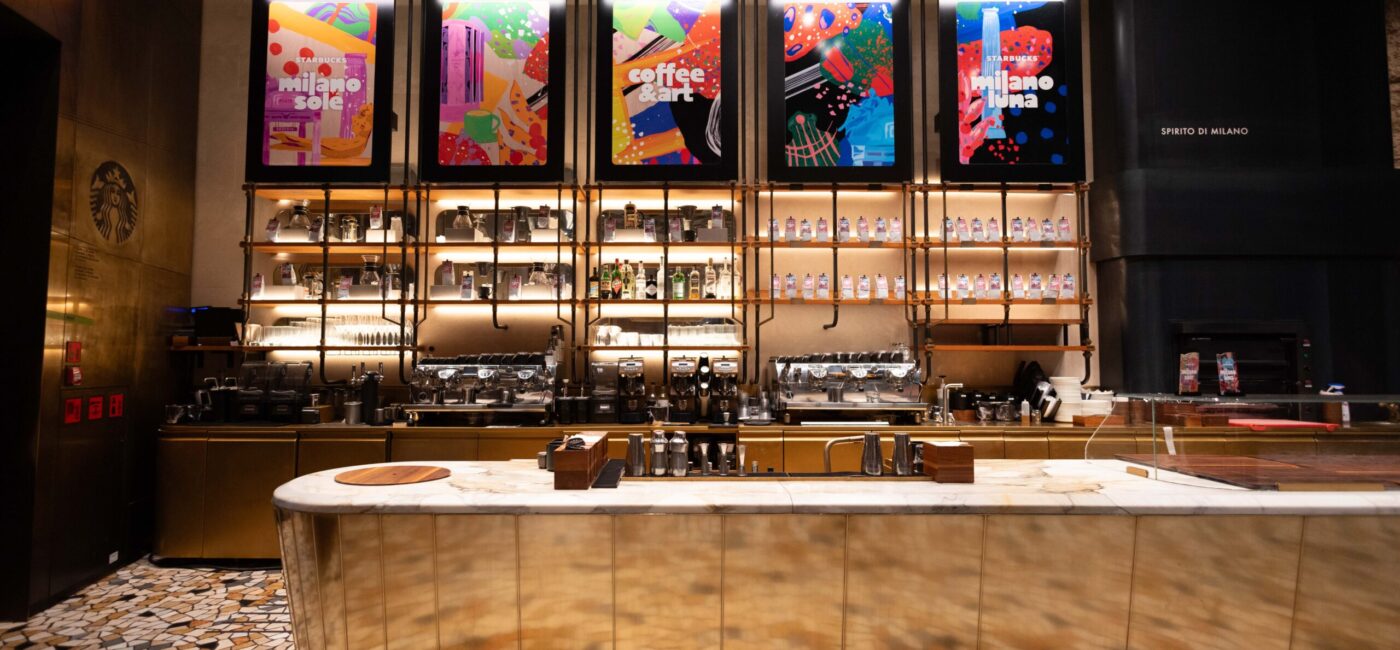 Uno de los espacios de Starbucks en Milán.