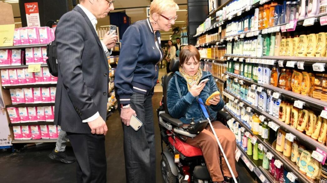 Carrefour ya puso en marcha el año pasado un proyecto piloto en una tienda de Bélgica para mejorar la experiencia de compra de personas discapacitadas