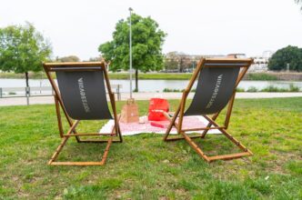 Zona de picnic del centro comercial Torre Sevilla